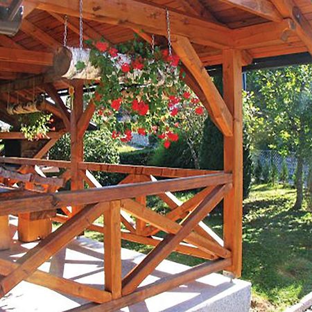 2 Bedroom Cozy Home In Bosiljevo Екстериор снимка