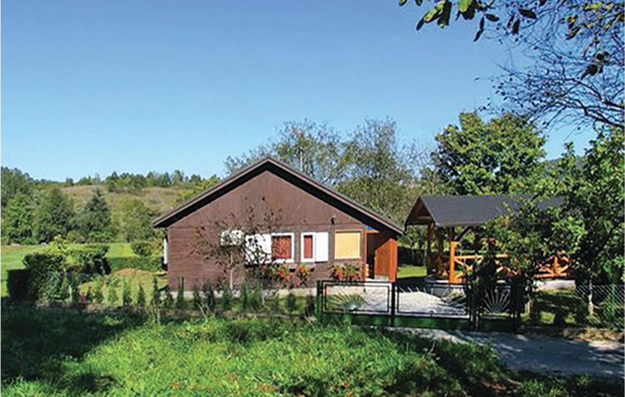 2 Bedroom Cozy Home In Bosiljevo Екстериор снимка